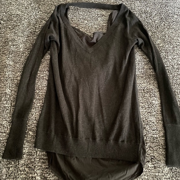 Lululemon Unity Pullover long sleeve shirt. Black. Size 4. - Picture 2 of 5